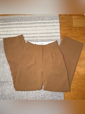Aritzia Effortless Pant in Brown. Size 0